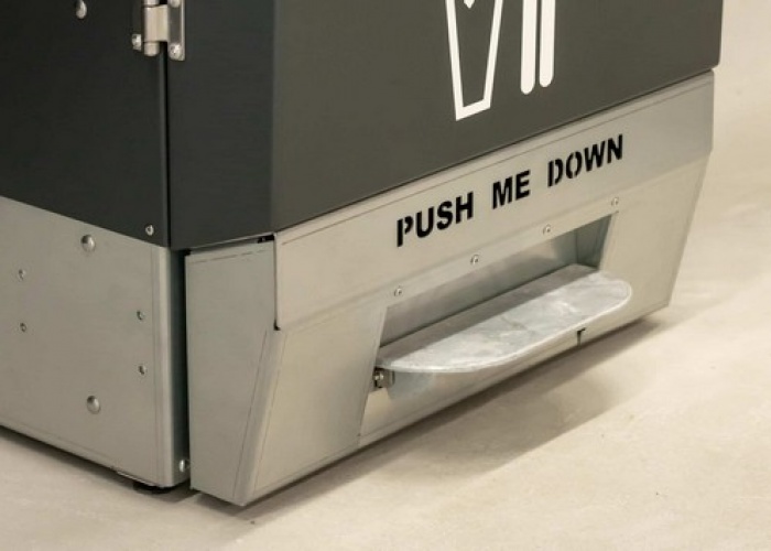 Smart bin- Food Court Bin Power Bear by German Distribution LLC